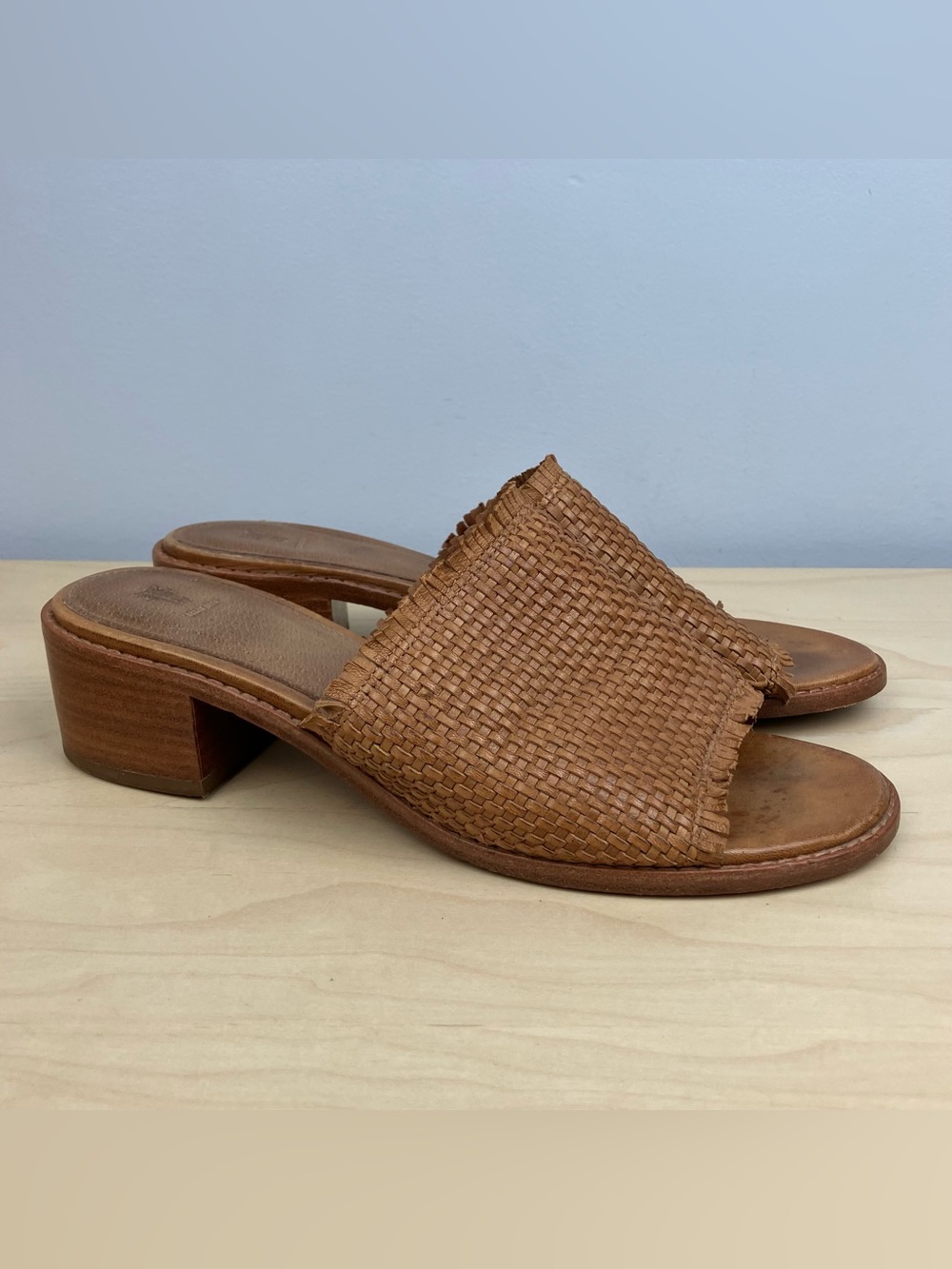 Frye Women’s Size 8.5 M Cindy Woven Mule Heeled Sandals Peep Toe Tan Leather